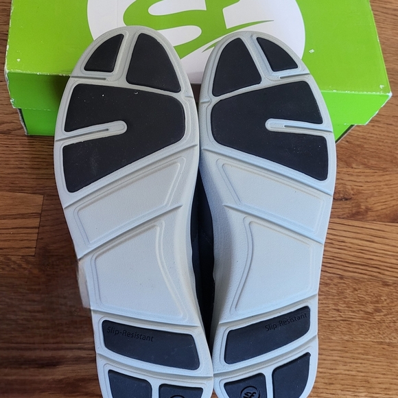 Men's Black Slip-On Shoes - Picture 5 of 9